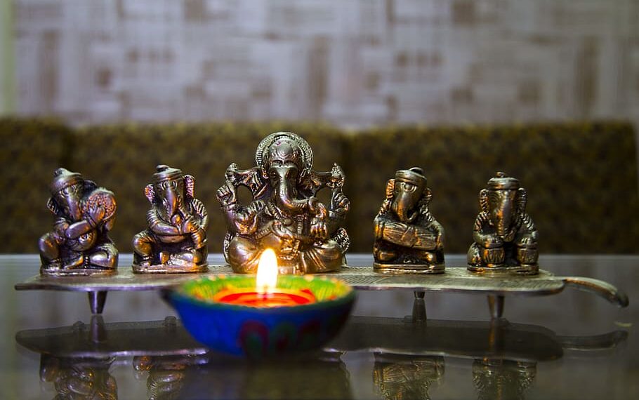 Puja deepavali diwali lamp